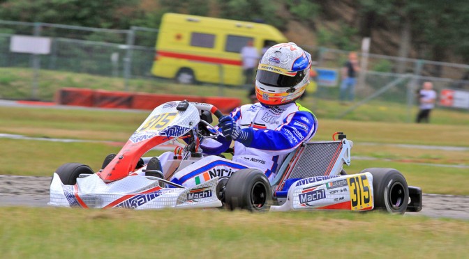 Strong catching-up race of Mach1-Kart and John Norris